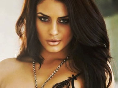 Απειλεί με μηνύσεις!